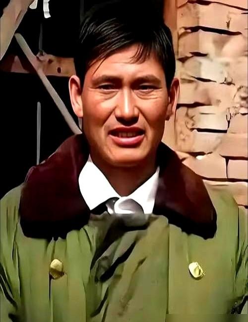 大衣哥朱之文，真把一个造谣的给送进去了。

这哥们儿火了十年，商演报价愣是没涨，
