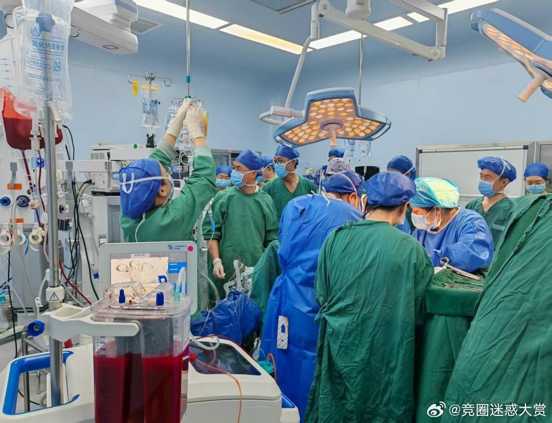 28岁产妇羊水栓塞昏迷丈夫发声28岁产妇突发羊水栓塞陷入昏迷，家属焦急万分，丈夫