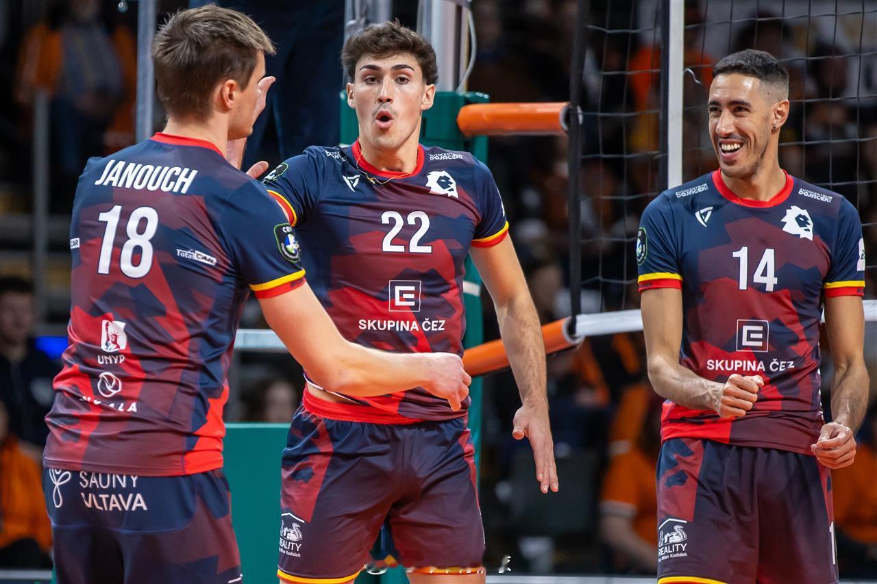 【杰克·汉斯21分 男排欧冠柏林回收3比1布拉格】北京时间28日凌晨，2026男