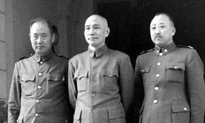 1948年10月，蒋介石在北平和傅作义等人开会时，突然接到宋美龄的求助电报，匆匆