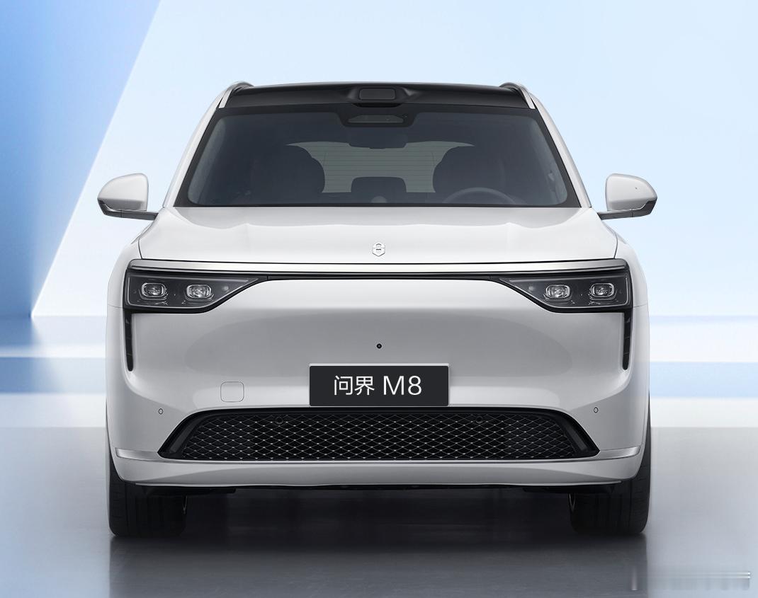 问界M8纯电版将于8月份上市。问界M8纯电版前脸与增程版基本一致，不过下方的进气