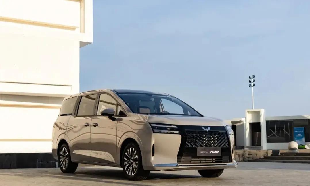 神车真是名不虚传啊，不到10万块的五菱星光730，现在成了我的出行神器。

  