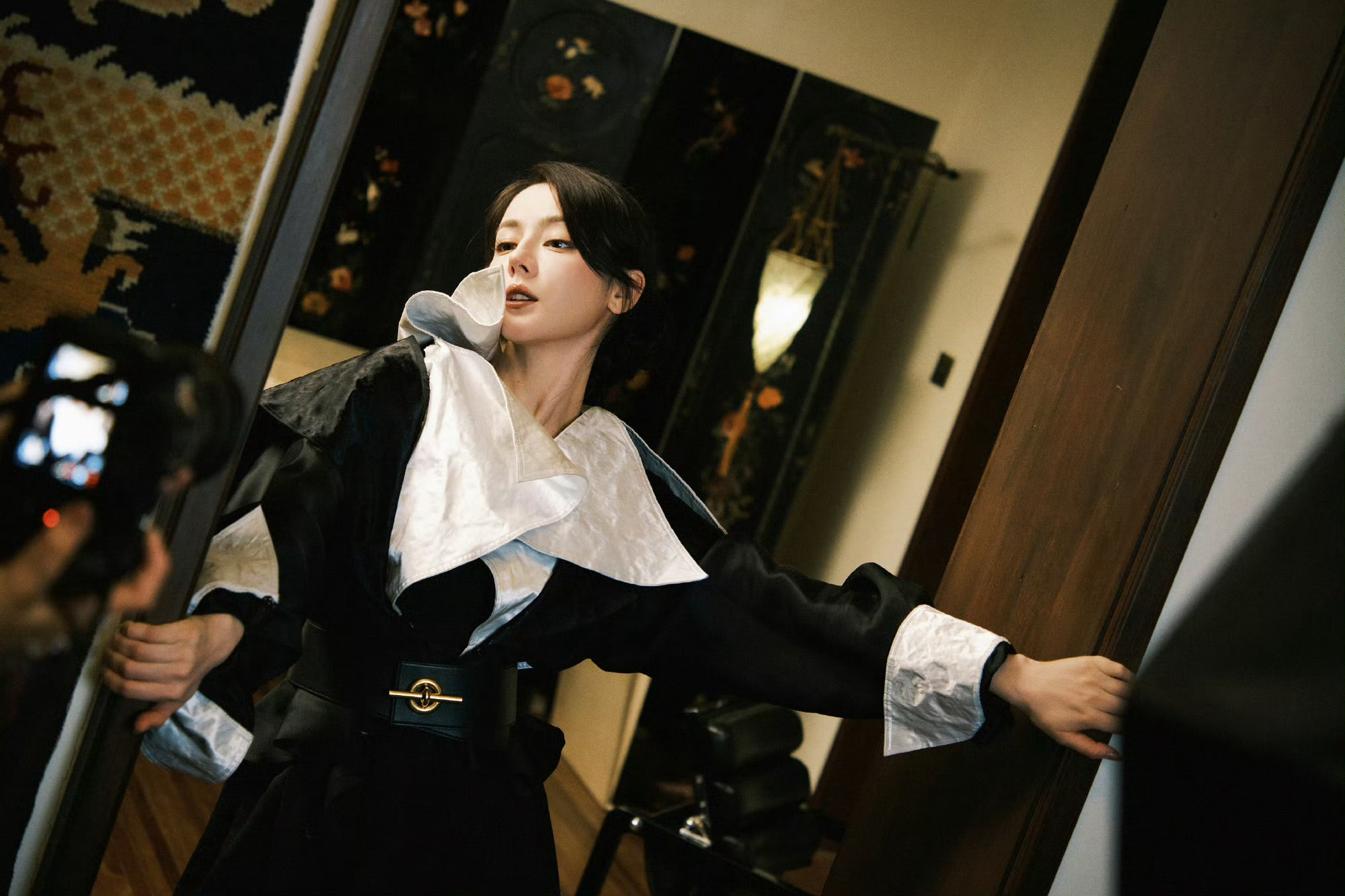 迪丽热巴MarieClaireNOW春季刊封面花絮迪丽热巴与角色同行大片 