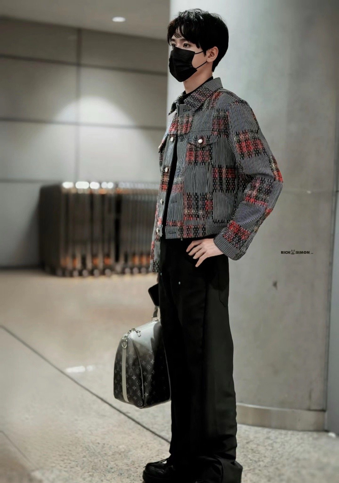 龚俊出发巴黎时装周✈️，即将开启今年第二次的闪耀巴黎之旅！ ​​​