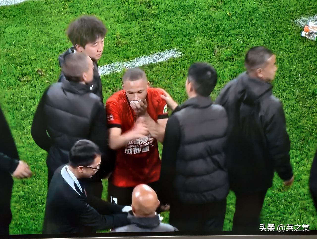 成都的球市真是火爆，令人羡慕啊，今年的成都蓉城值得期待。

中超首轮对深圳新鹏城