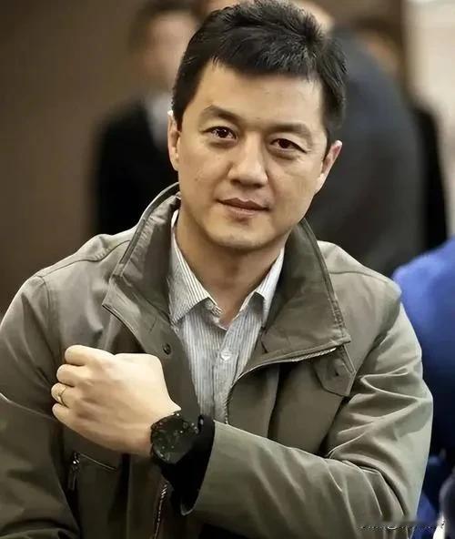 一直很好奇，李亚鹏的私立幼儿园办不下去了他无偿捐给了社会，那么嫣然医院他无力支撑