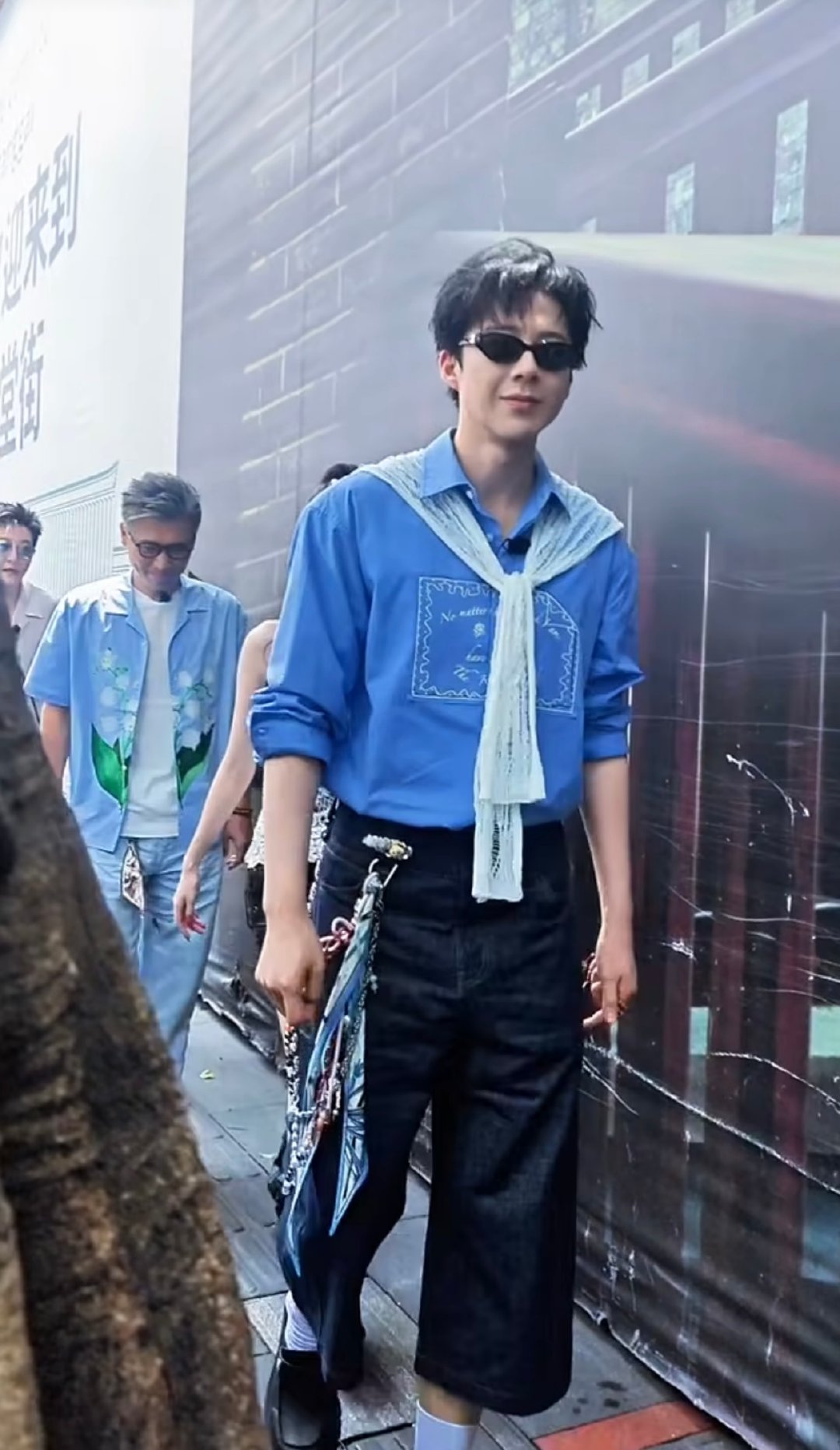 这个视角离刘宇宁好近啊刘宇宁冲镜头点头啊啊啊啊啊啊这个视角离刘宇宁好近啊 