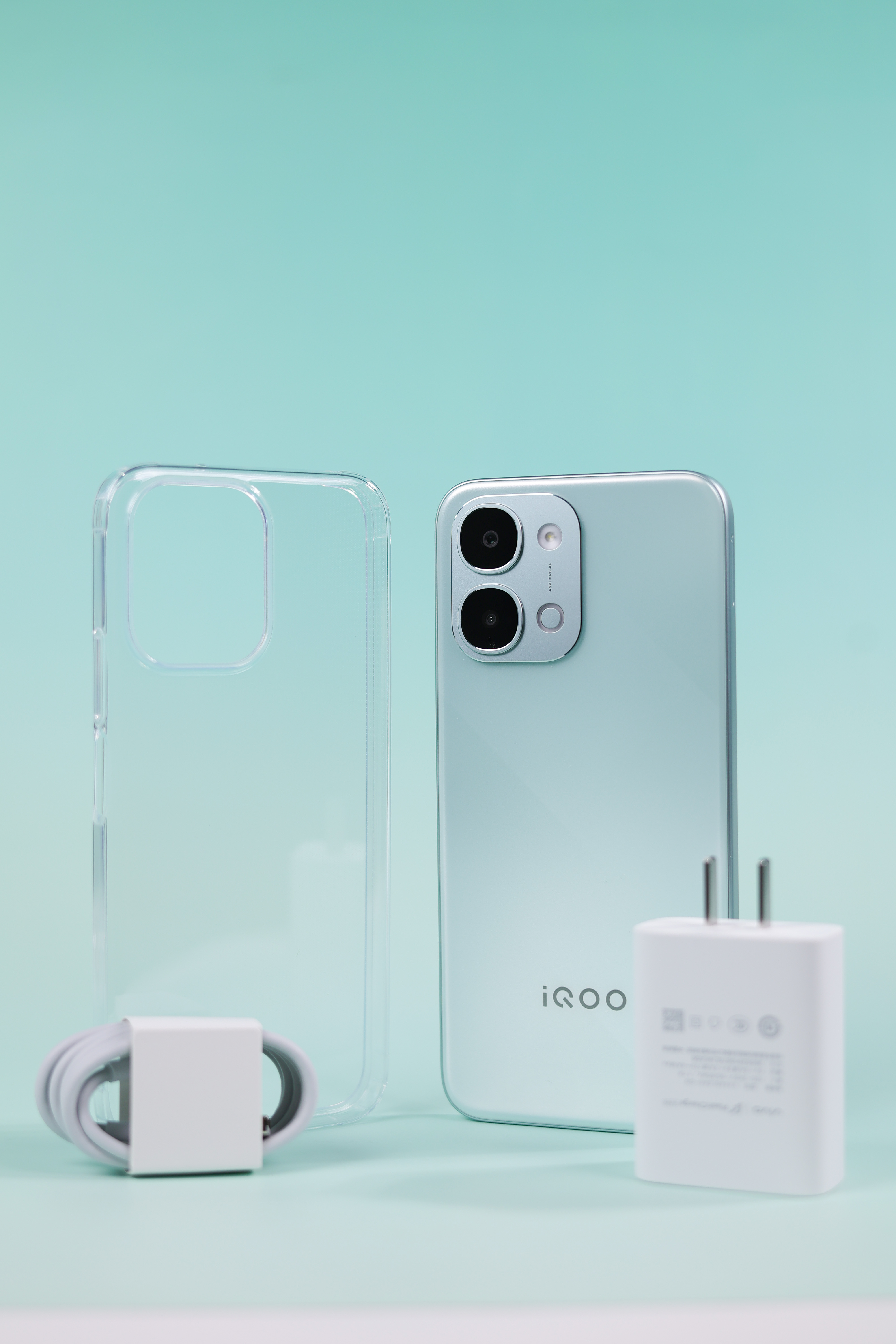 浅谈数码 | iQOO Z11x冰青绿冰青绿名字就自带清凉感，适合春天，温润的质