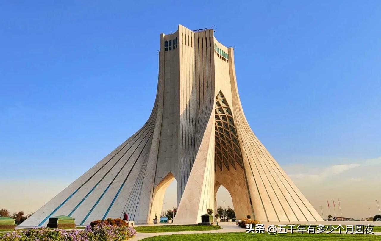 伊朗的危险不仅是面对美军的兵临城下，更是与日俱增的经济恶化。
伊朗里亚尔汇率已惊