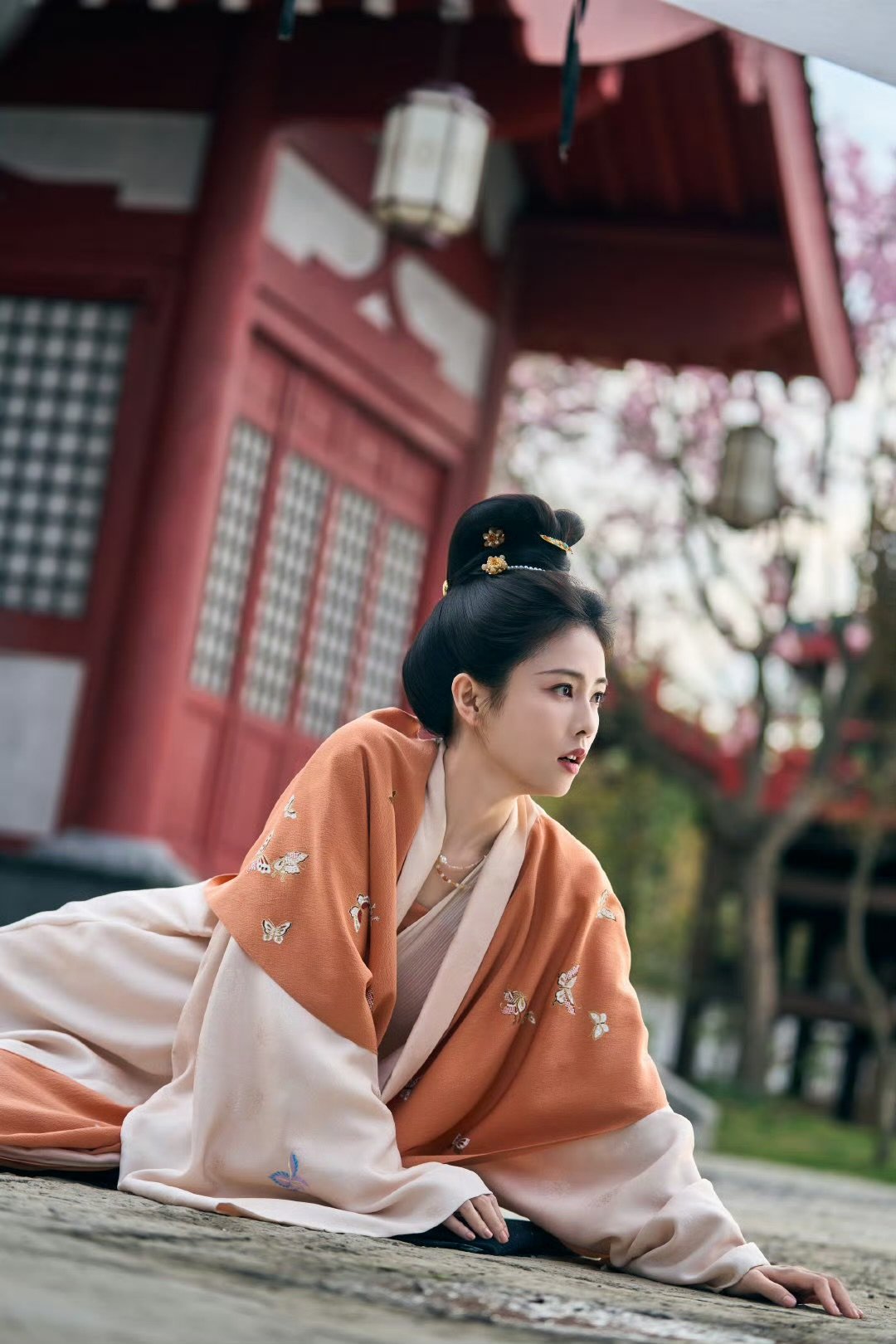 白鹿叶璃运筹千里谋定后动 白鹿叶璃凭一身智勇扭转乾坤 温柔是铠甲，智谋是利刃，叶