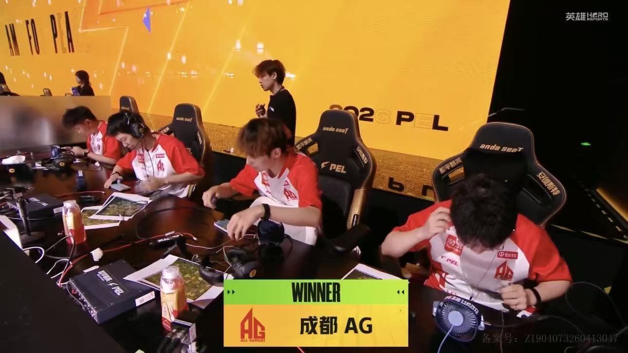 AG周决双人编制吃鸡 AG周决绝境双人编制逆天吃鸡太震撼了！两人默契拉扯架枪完美