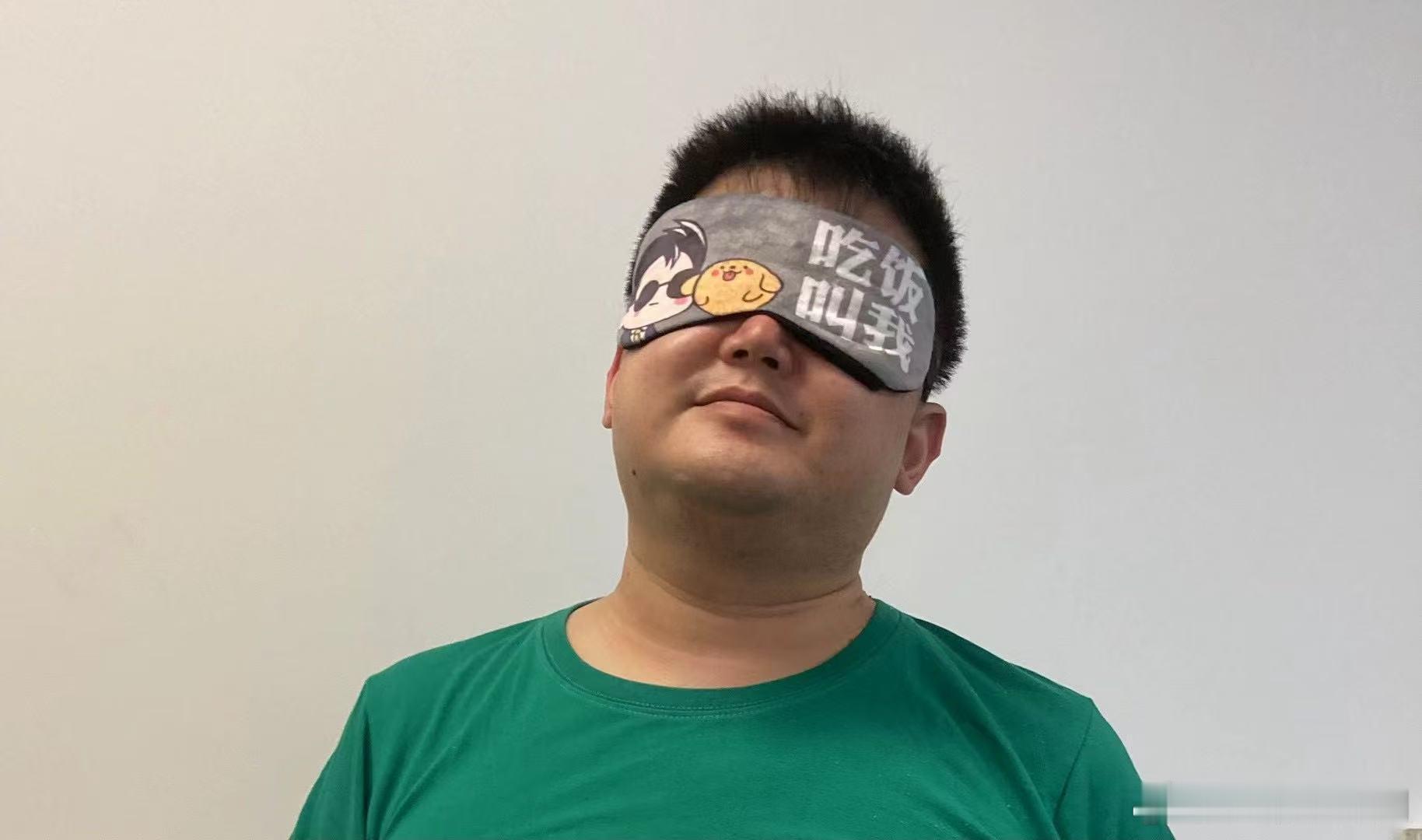 刚才看到有女权人士跑来嘲笑我个子矮，这个就很有趣，我光脚身高183，在北方应该也