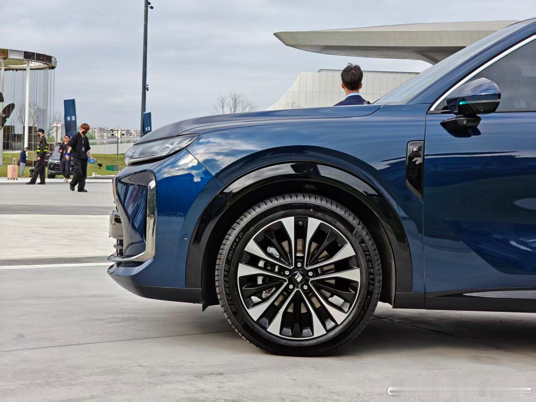 预算15-20万，想给家人换台靠谱大六座SUV？那一定要看看刚上市的华境S！五菱