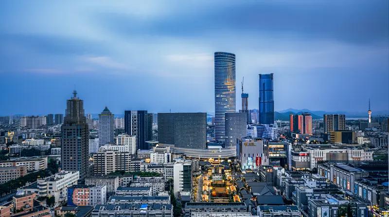 长三角两大准万亿城市常州和徐州，正火力全开冲刺“万亿GDP”，它们究竟会如何布局