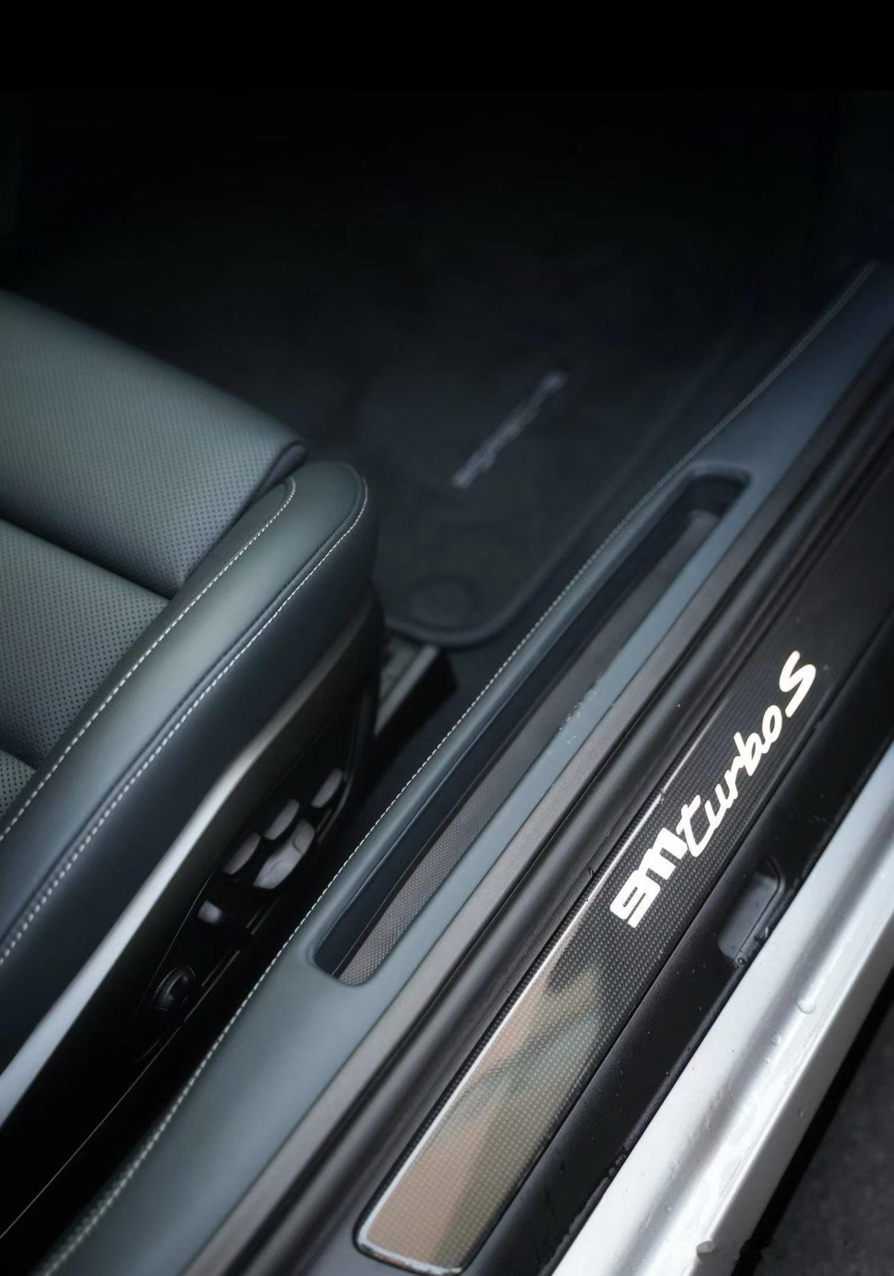 保时捷992 Turbo S，GT银/石墨蓝内饰 选配SD组件·底升·运排·柏林