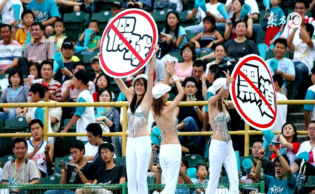 纷纷扰扰的中超联赛终于落下帷幕。
 

人家球队花大价钱搞青训、请外援，场上那些