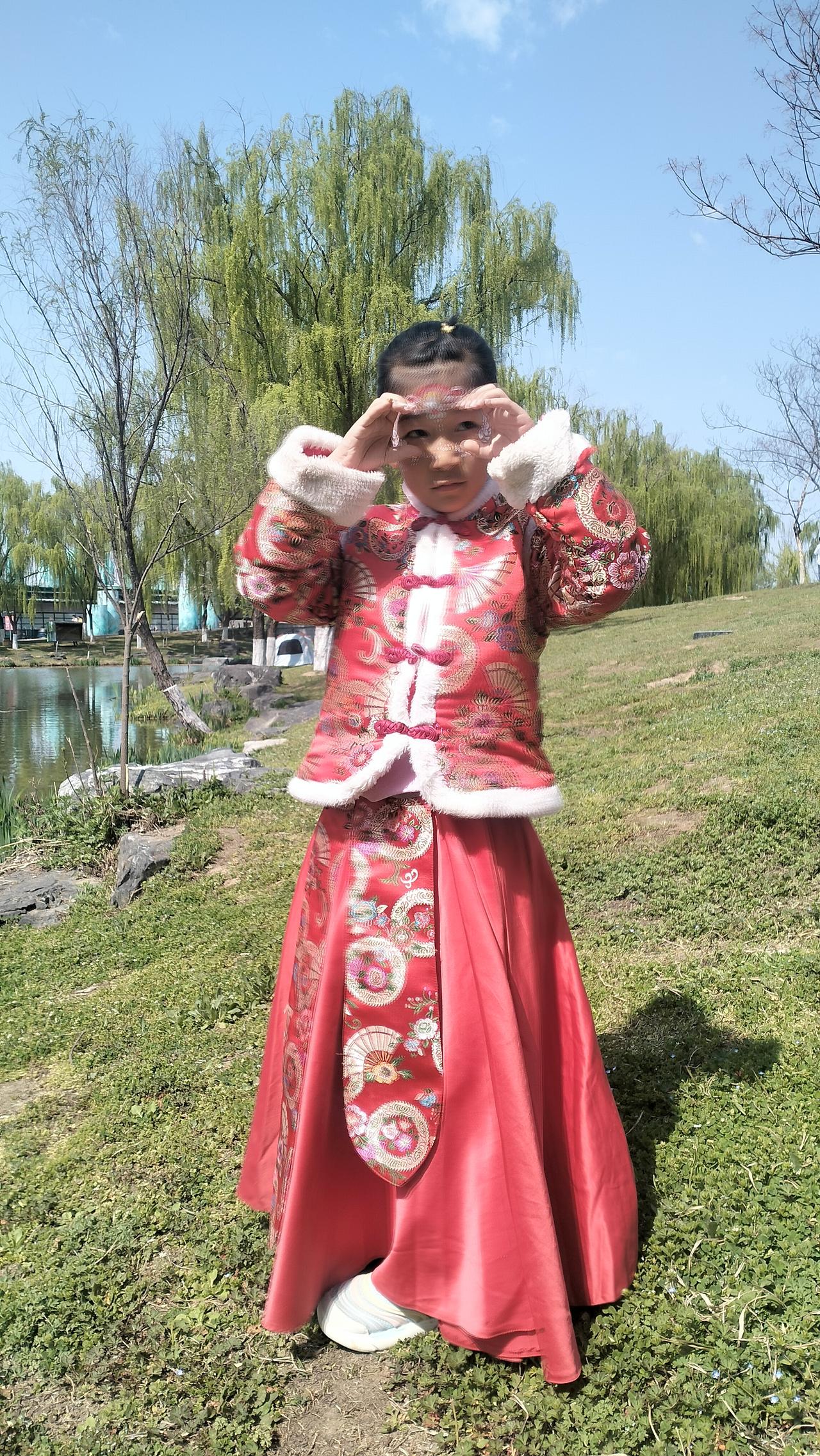 春游长安
​仲春的西安，阳光明媚，春风和煦，三月的最后一个周末，全家来到国家浐灞