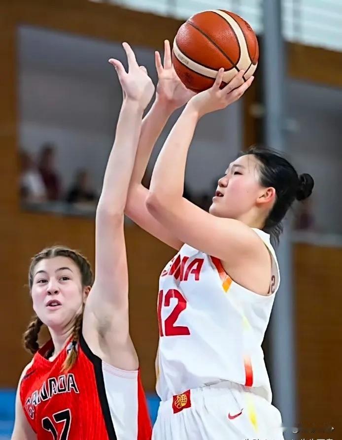 中国女篮新一代年轻球员(U17)简介:(二)
 
孙晗昀，16岁，身高一米九零，