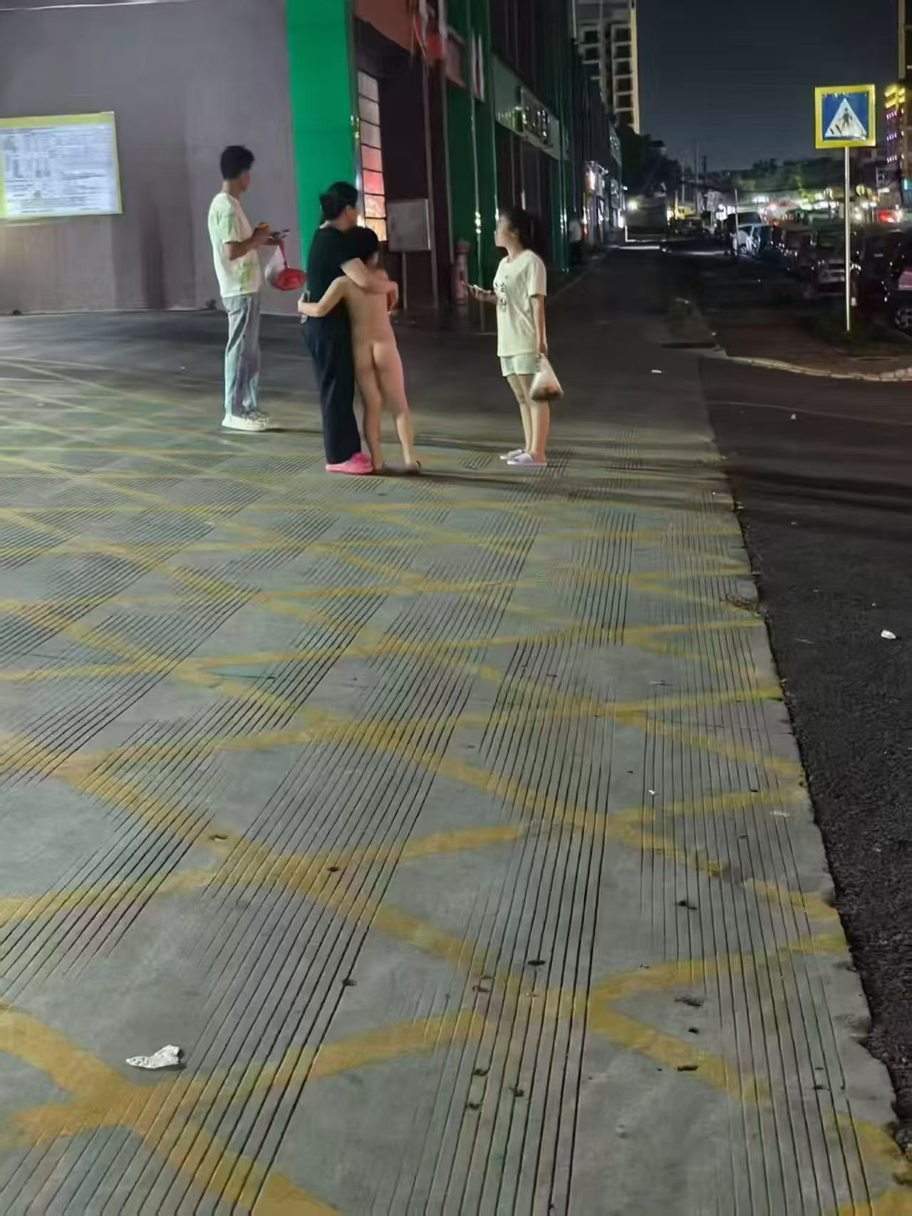 广西柳州地震已致3人失联前几天还在柳州，一早起来刷圈地震了很多朋友昨晚是在车里过
