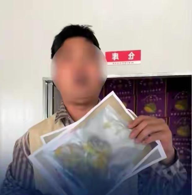 还要逼脸不，一个二十多岁的大小伙子为了骗吃190元榴莲，用假图骗取商家，恶意退款