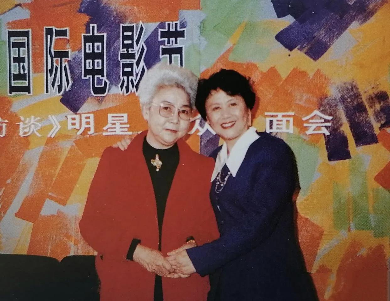 二位白毛女扮演者田华 石钟琴
我总觉得故事片《白毛女》和芭蕾舞《白毛女》
谁演都
