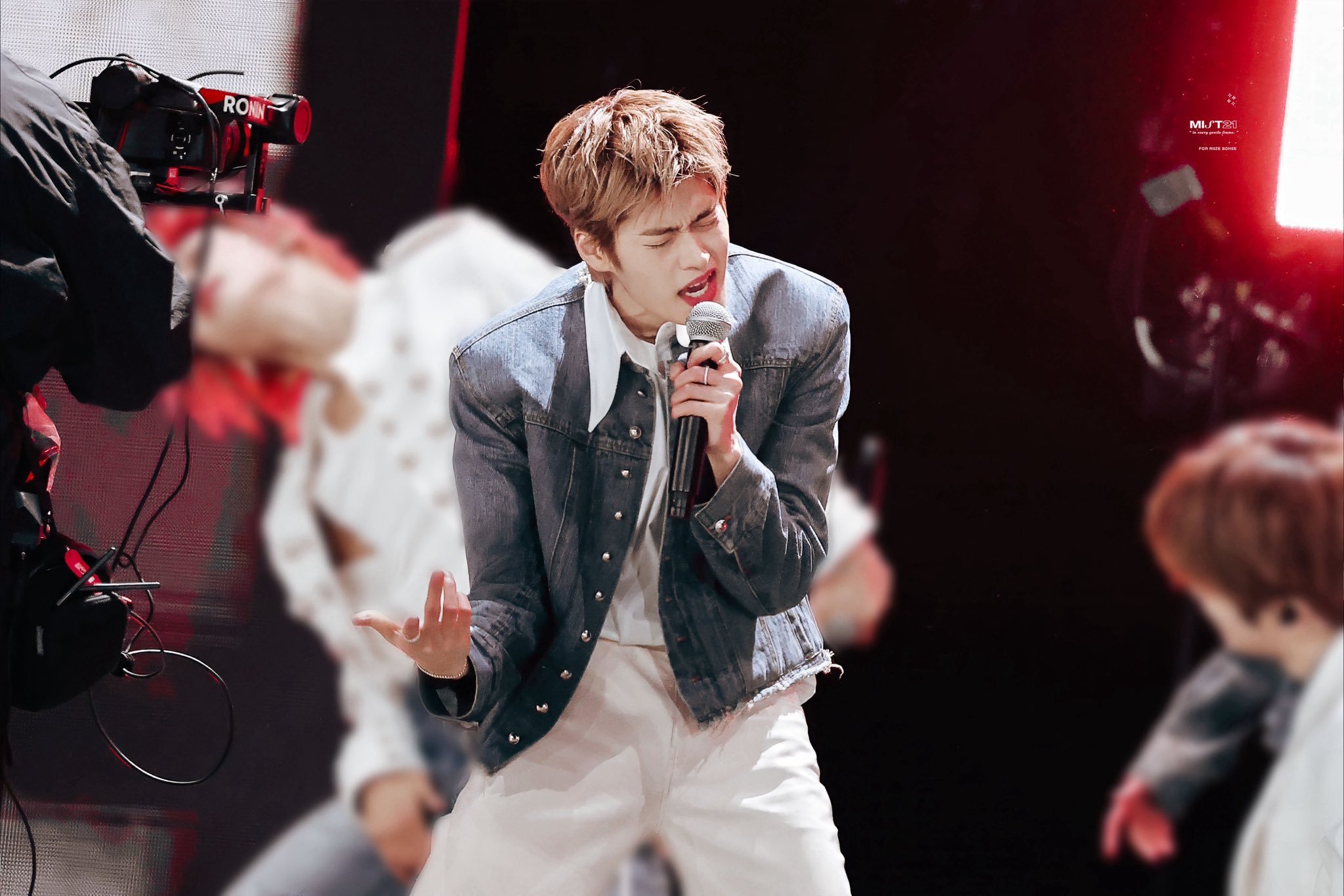 看到mist的这张饭拍，突然想起今天还想分享直拍来着