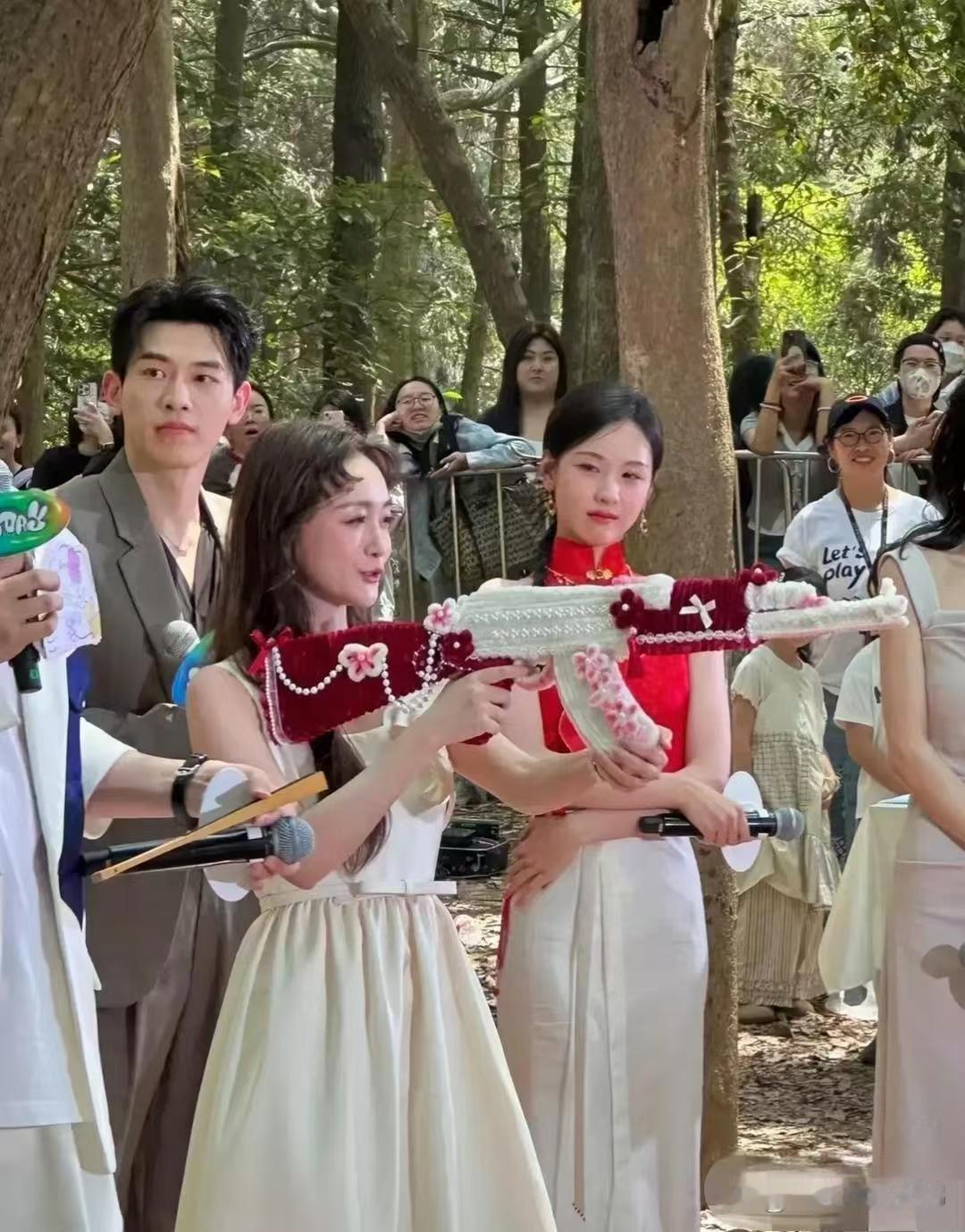 陈都灵都一脸嫌弃，换我也是一样的反应！ 