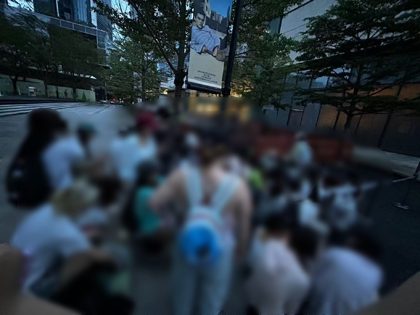 天还没亮队伍就排起来了，大家的热情也太顶了！ 