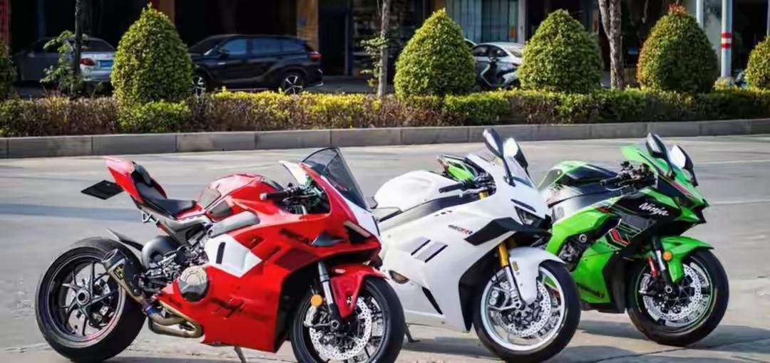 黄牛连“命钱”都赚。张雪机车宁丢10%销量也要拦新手骑820RR，平台黄牛加价8