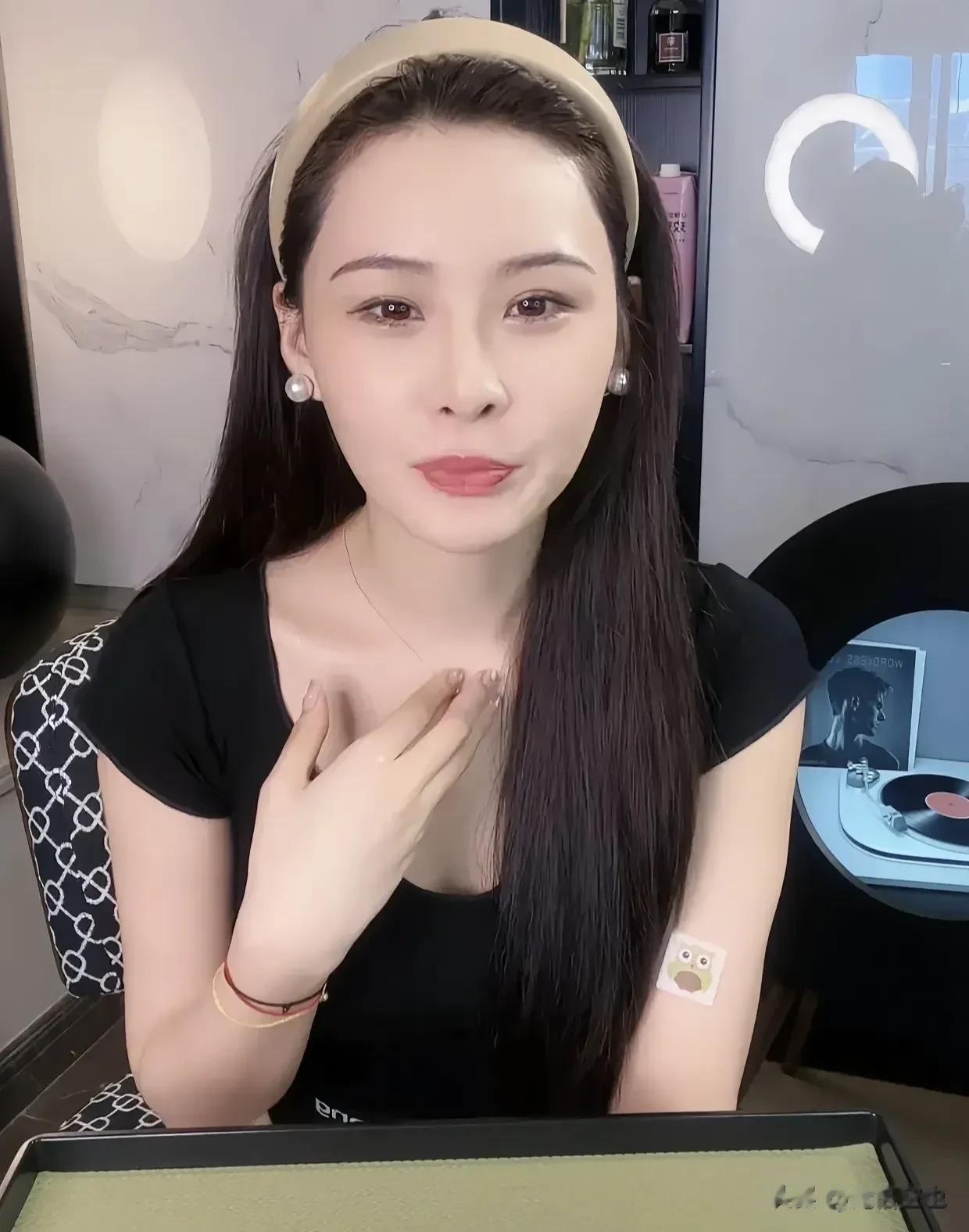 真是不理解，像张颖颖这么青春靓丽、聪明活泼的姑娘，张兰为什么就无法接纳她呢，而且