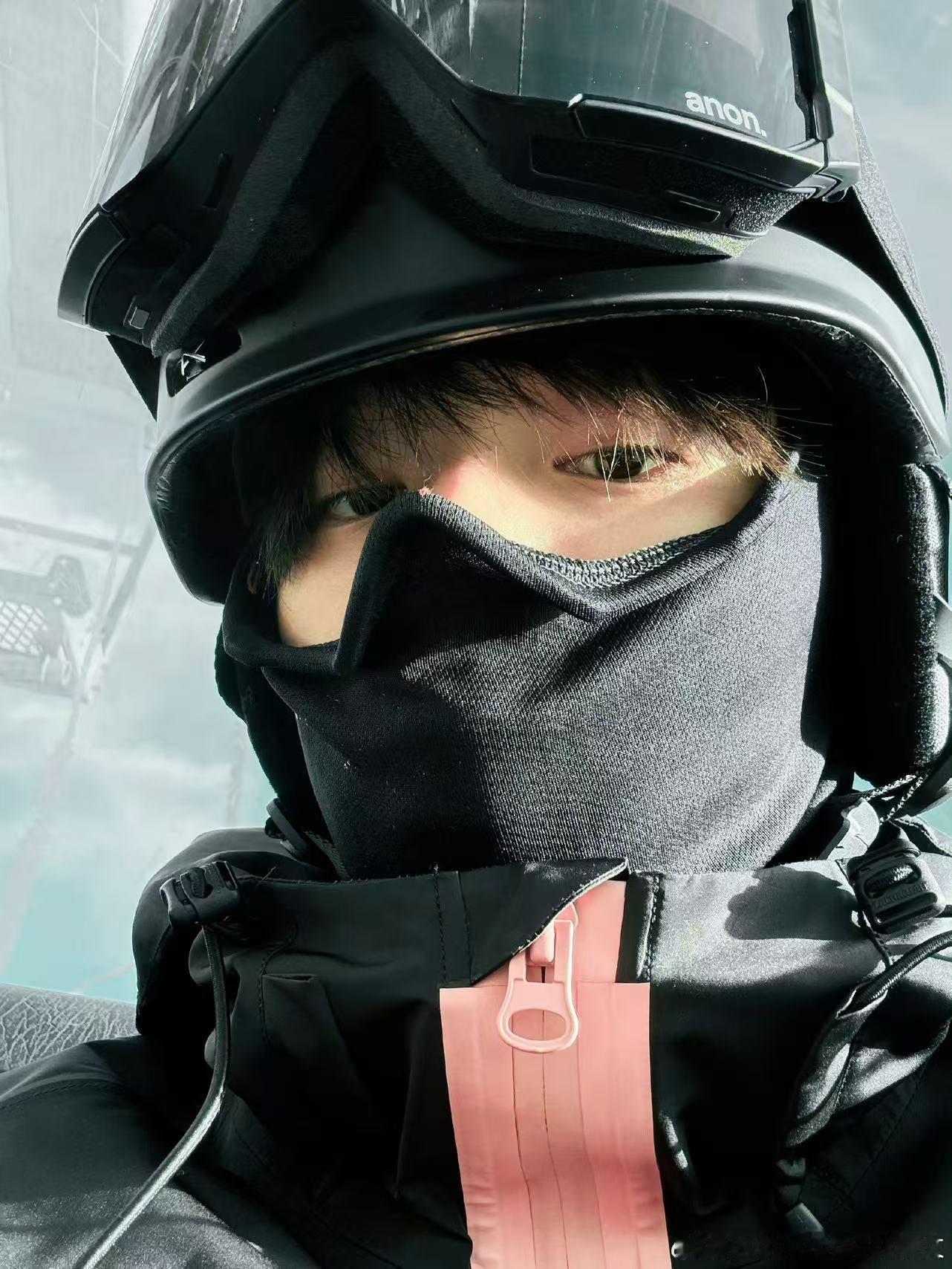 刘耀文去滑雪充电刘耀文滑雪自拍照刘耀文滑雪帮我充满电 ，帅哥，