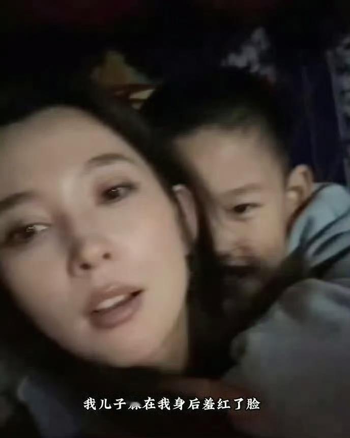 万万没想到，森林北竟然生了两个孩子，最近的视频还公开了儿子的样子，看得出来她儿子
