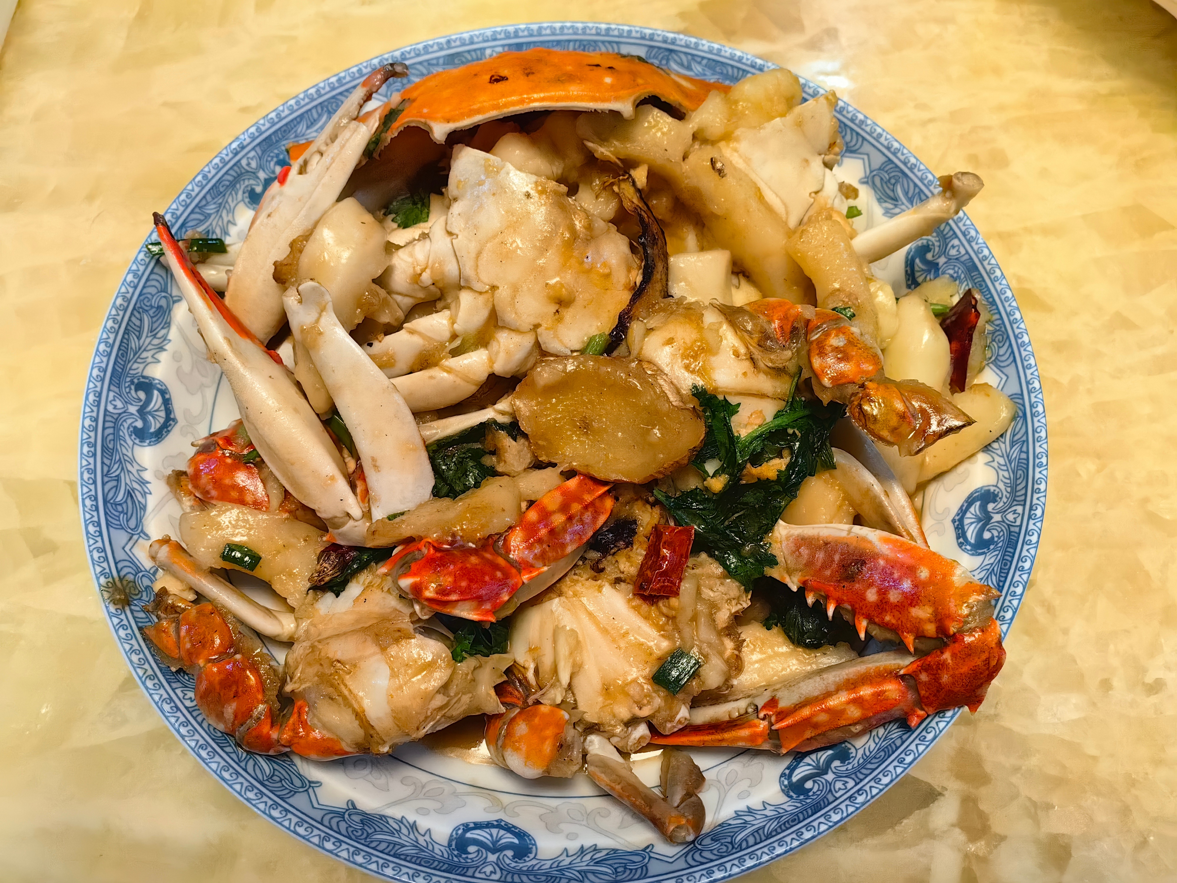 家常菜 炒空心菜，梭子蟹炒年糕，清蒸鱼，香菇螺丝椒炒肉，自己做的虾饺汤，鱼汤。 