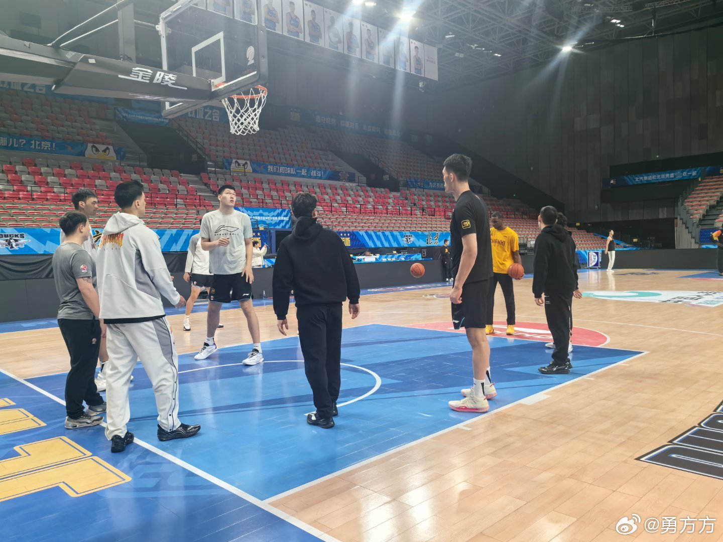 北京男篮vs山西男篮 山西队赛前训练。 