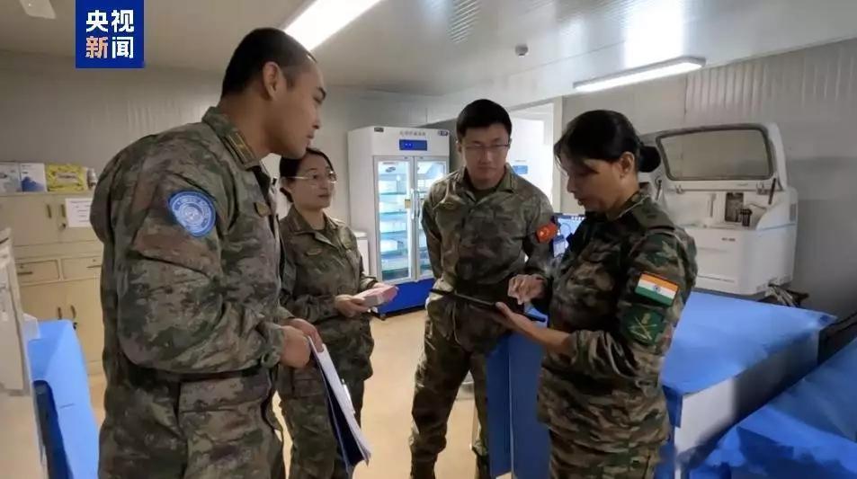 近日，中国第24批赴黎巴嫩维和部队建筑工兵分队、医疗分队以全优表现一次性高标准通