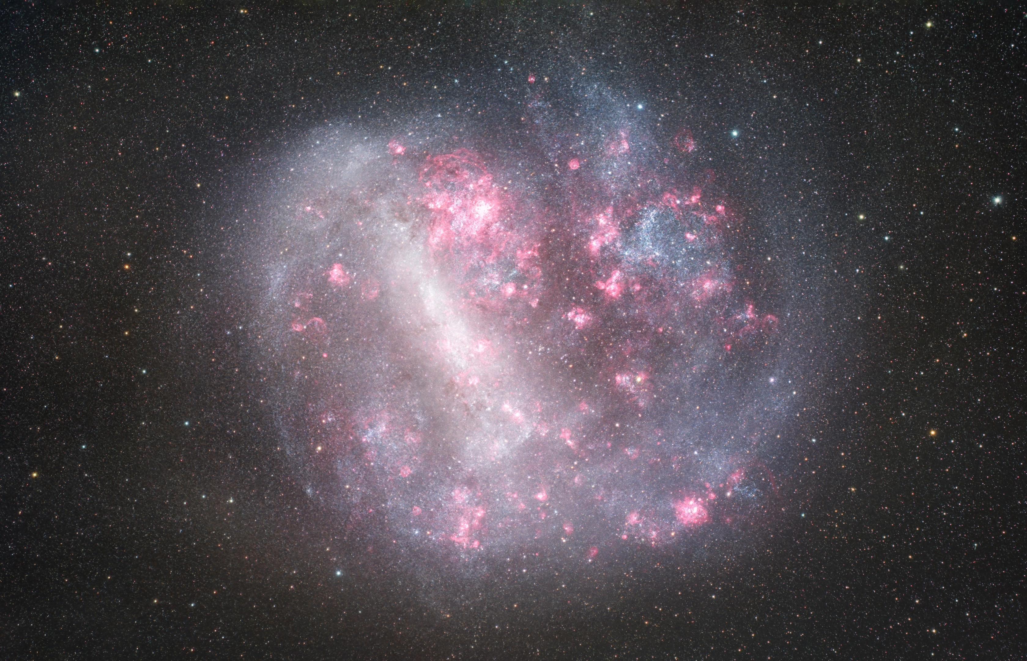 耗时27小时，百微镜头下的大麦哲伦星系。老蛙百微的第二张成品——大麦哲...