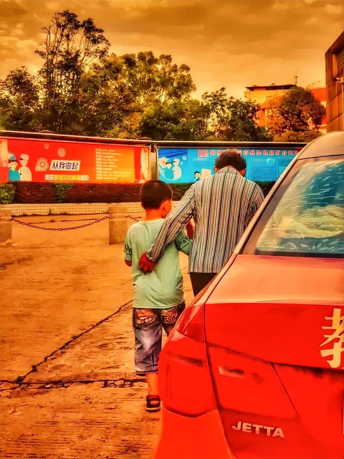 颜值哪有亲情份量重啊！就拿娱乐圈那些明星“兄弟姐妹”来说，基因这事儿真挺神奇。像