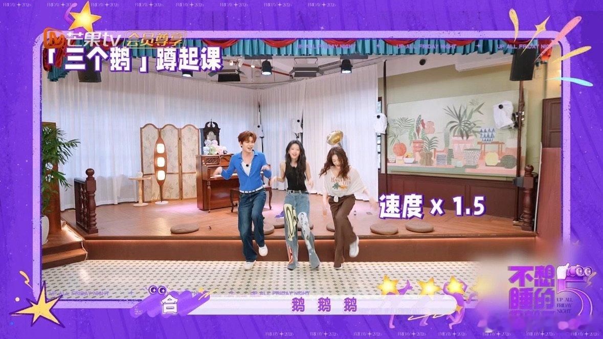 李小冉玩游戏变做有氧不想睡的星期五不想睡的周五，看李小冉玩游戏，全程肢体大动作，