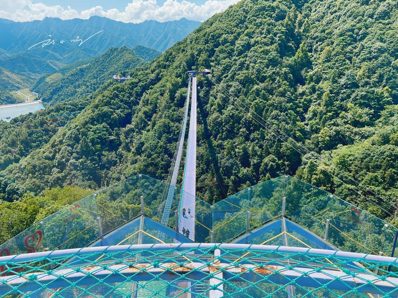 全世界最大的“双层玻璃观景平台”，竟然藏在浙江桐庐，你有没有来过？

说起“玻璃