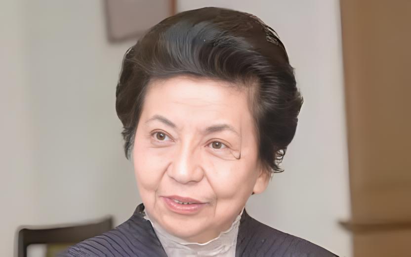 这是一位被上帝垂青的母亲，她的父亲是首相，她的儿子也是首相。她就是日本前首相安倍