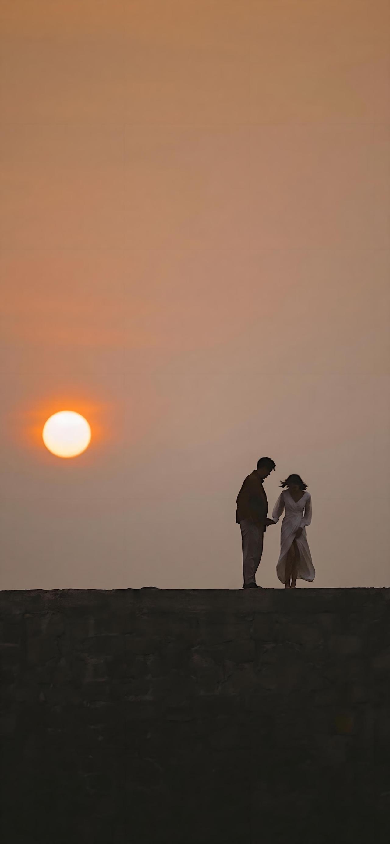 聊天的几个雷区：

第一、代入感不要太强
很多人在暧昧的时候，就会要求对方做很多