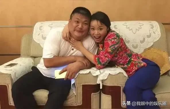 歌手拿婚姻收割流量何时休？

之前草根歌手草帽姐（徐桂花）和丈夫李超的婚变在网上