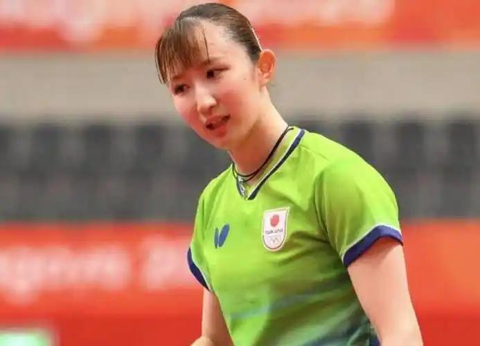 日媒被打脸，早田希娜出手！
名古屋亚运会乒乓球女单半决赛打完，孙颖莎4比1赢了早