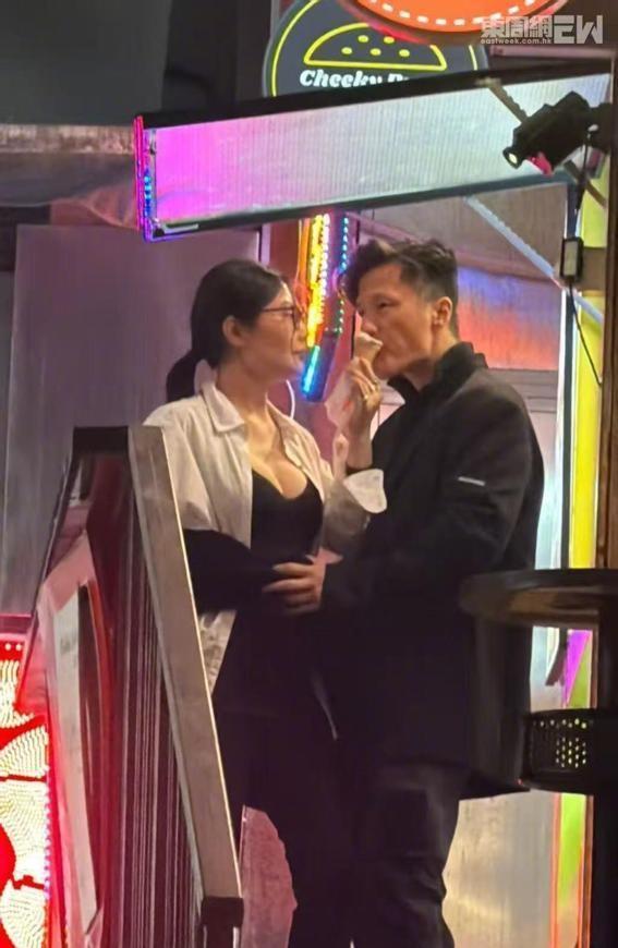 曾经全网嘲他“求复合像演戏”，如今他却在妇产科医院跑腿挂号，推掉千万代言。
数据