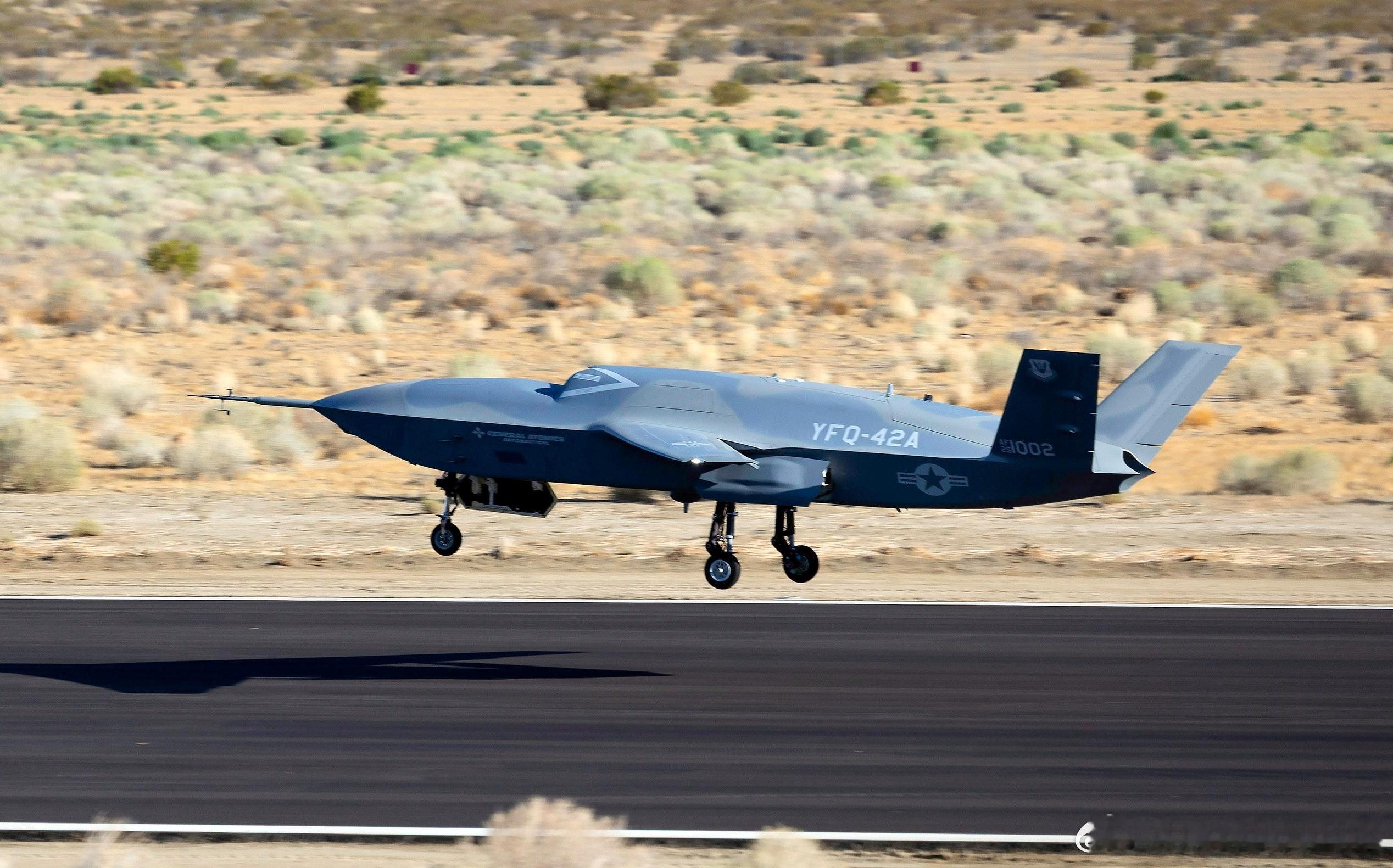 【兵器欣赏：军事技术   ​​​美国空军的“忠诚僚机”—— YFQ-42A （ 