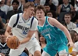 你敢信吗，弗拉格终于升到NBA新秀榜第一啦！

第一，独行侠弗拉格，才18岁，场