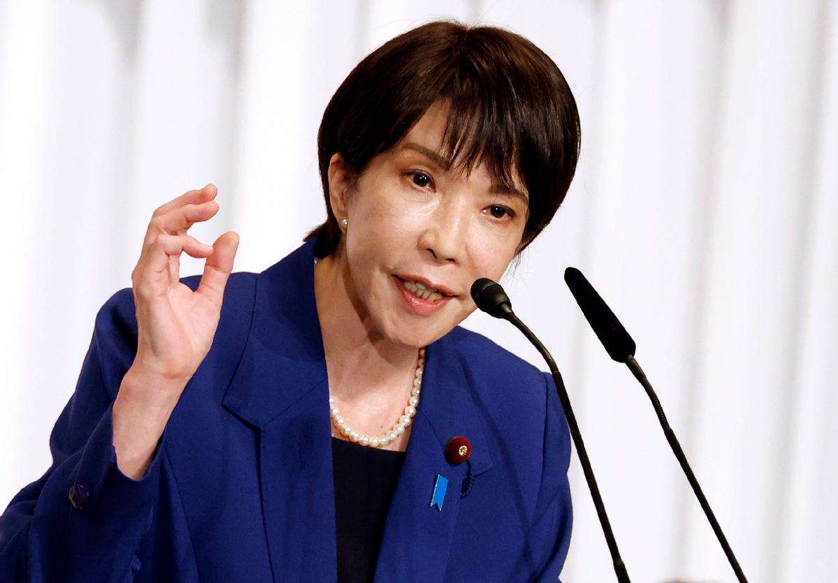 2月2日，高市早苗提出将自卫队写入宪法，并将其定位为“实力组织”，希望民众把修宪