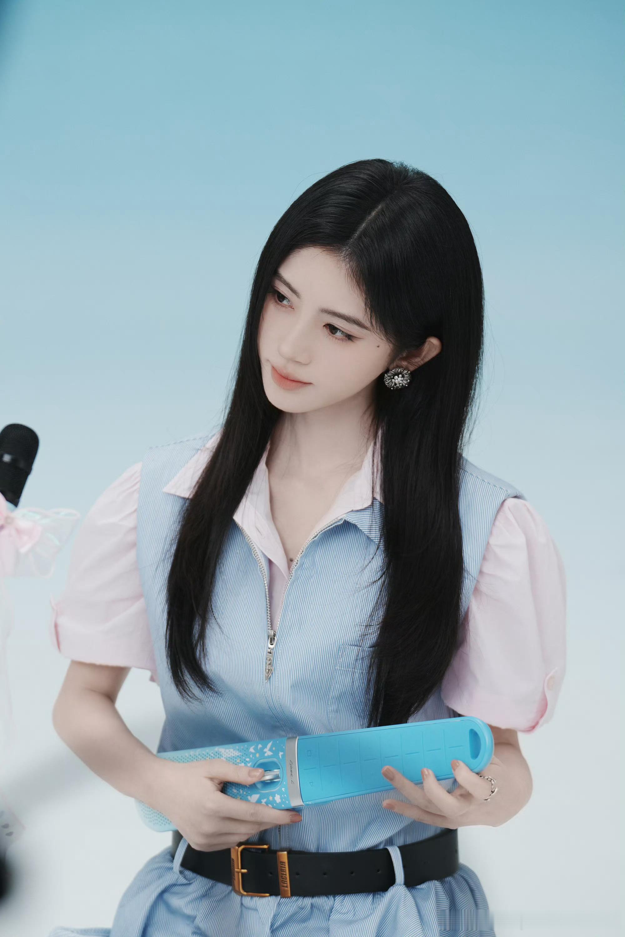jjy鞠婧祎  jjy鞠婧祎恩雅赛博吉他全球代言人 好的陪伴会像阳光一样照亮你•