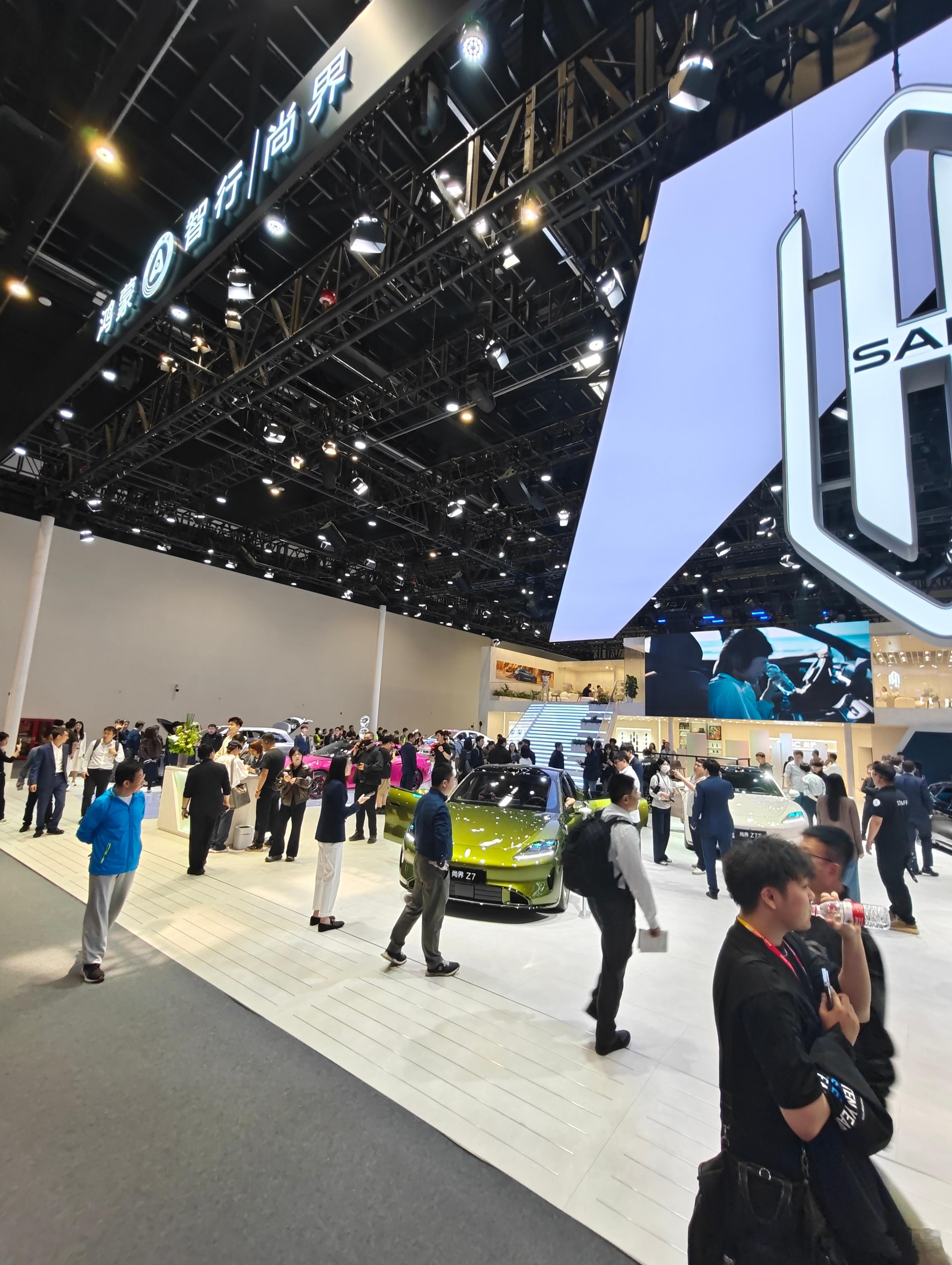 车展这个人数叫很多吗？ 