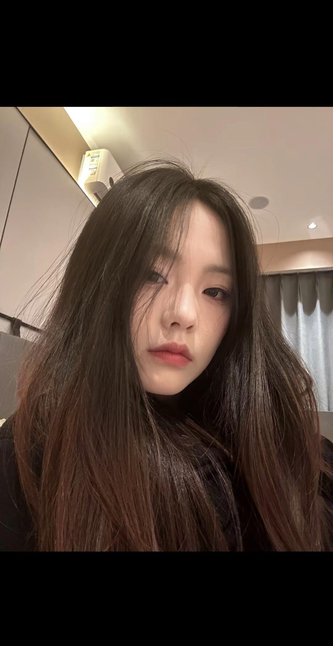 请赐予我坦然 让那些无意的话微小的错像落在湖面的雨 触到水面就消散